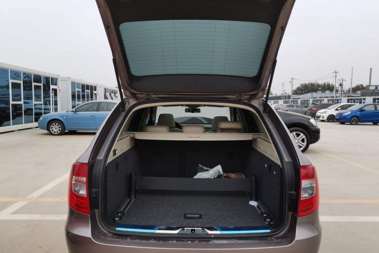 Used Skoda Superb Combi 2014 2.0 TSI Prestige Edition Trunk