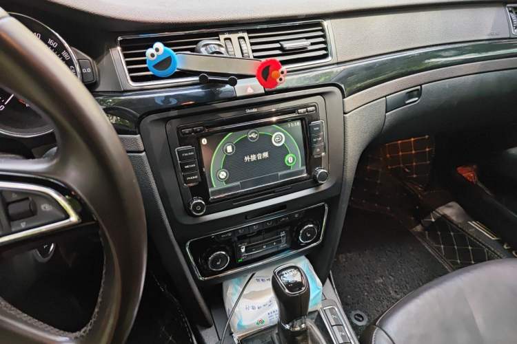 Used Skoda Superb Combi 2014 2.0 TSI L&K Limited Edition Audio And AC Panel