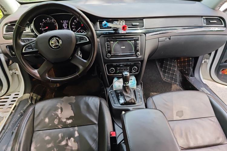 Used Skoda Superb Combi 2014 2.0 TSI L&K Limited Edition Center Console