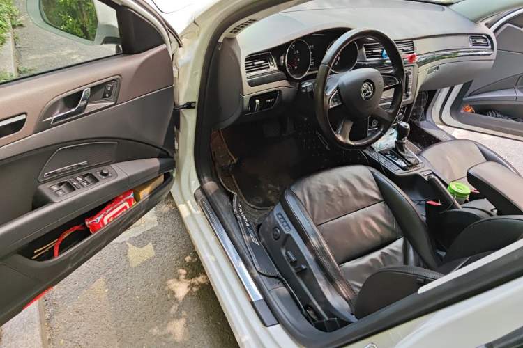 Used Skoda Superb Combi 2014 2.0 TSI L&K Limited Edition Driver Seat