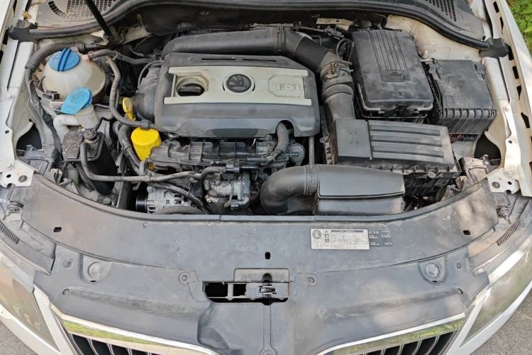 Used Skoda Superb Combi 2014 2.0 TSI L&K Limited Edition Engine Bay