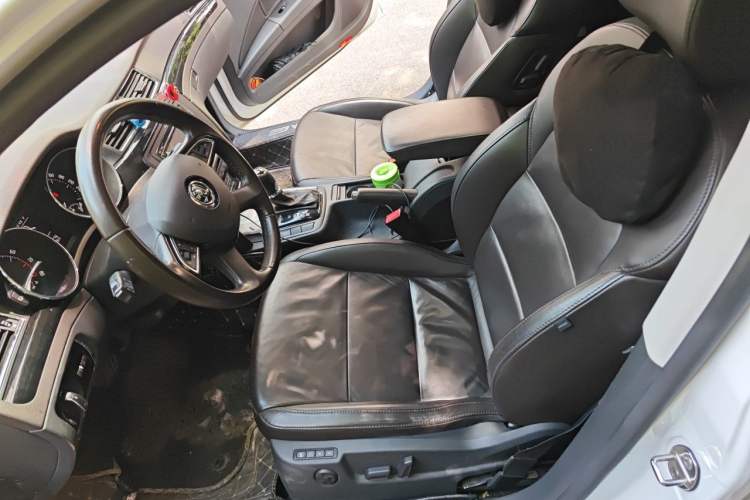 Used Skoda Superb Combi 2014 2.0 TSI L&K Limited Edition Left Front Seat