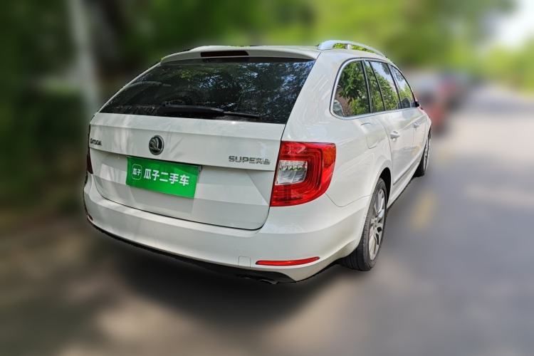 Used Skoda Superb Combi 2014 2.0 TSI L&K Limited Edition Rear Right 45 Deg