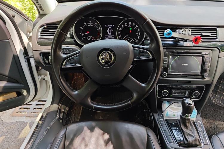 Used Skoda Superb Combi 2014 2.0 TSI L&K Limited Edition Steering Wheel