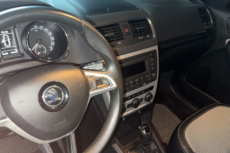 Used Skoda Yeti 2016 1.4TSI DSG Style Edition Audio And AC Panel