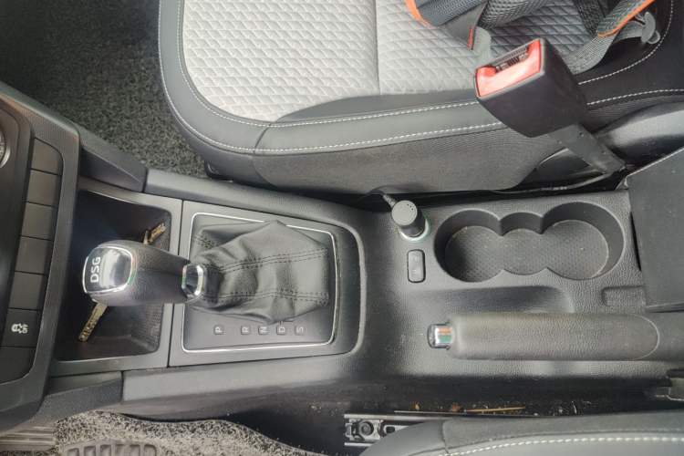 Used Skoda Yeti 2016 1.4TSI DSG Advanced Edition Gear Lever