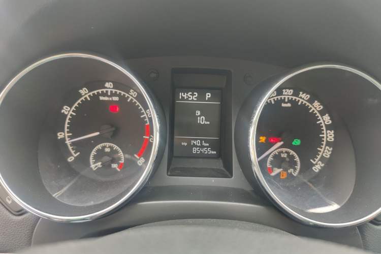 Used Skoda Yeti 2016 1.4TSI DSG Advanced Edition Instrument Cluster