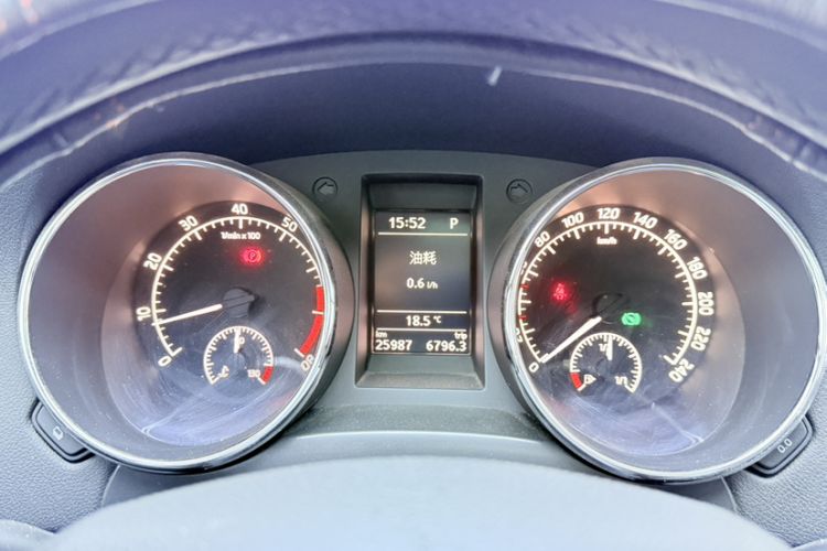 Used Skoda Yeti 2017 TSI280 DSG Prestige Edition Odometer Close Up