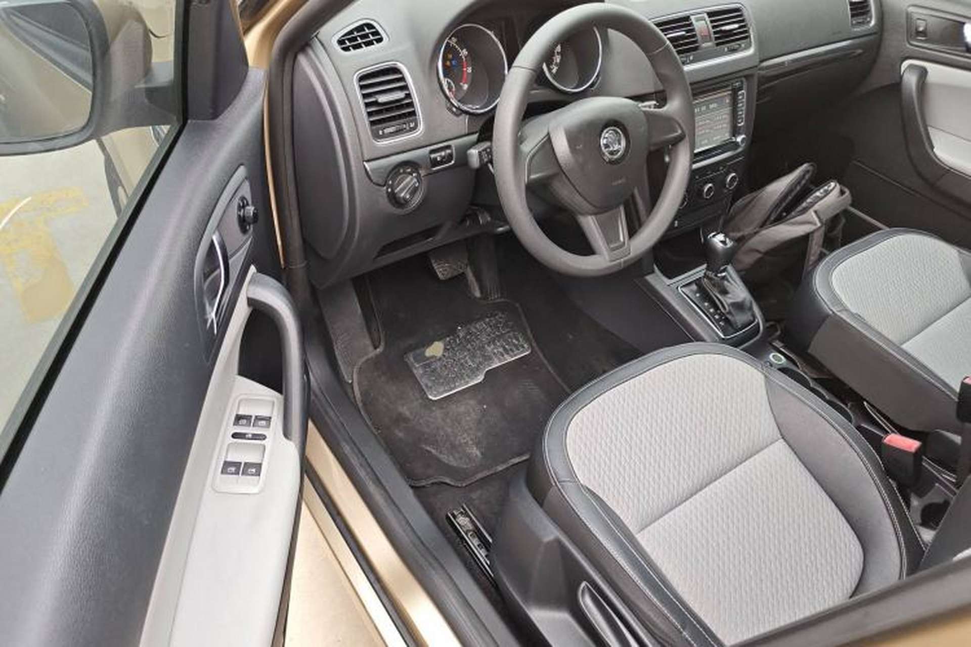 Used Skoda Yeti 2016 1.4TSI DSG Advanced Edition Interior 3