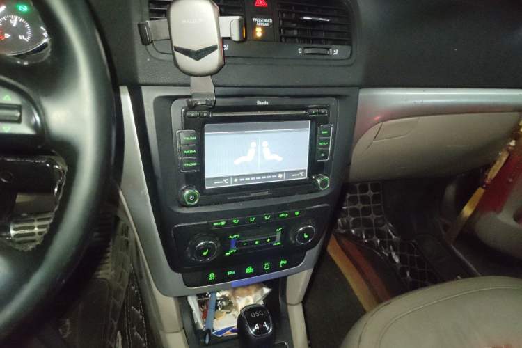 Used Skoda Yeti 2013 1.8T DSG Prestige Edition Audio And AC Panel