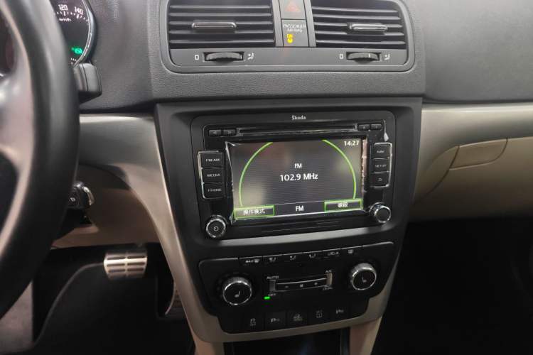 Used Skoda Yeti 2013 1.8T DSG Prestige Edition Audio And AC Panel