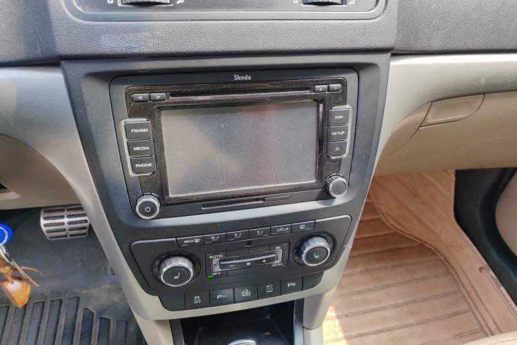Used Skoda Yeti 2013 1.8T DSG Prestige Edition Audio And AC Panel