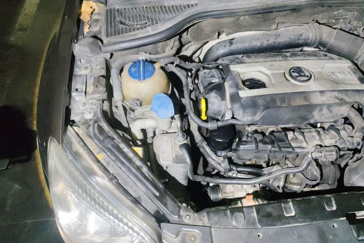 Used Skoda Yeti 2013 1.8T DSG Prestige Edition Engine Bay Right
