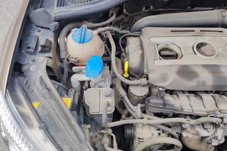 Used Skoda Yeti 2013 1.8T DSG Prestige Edition Engine Bay Right