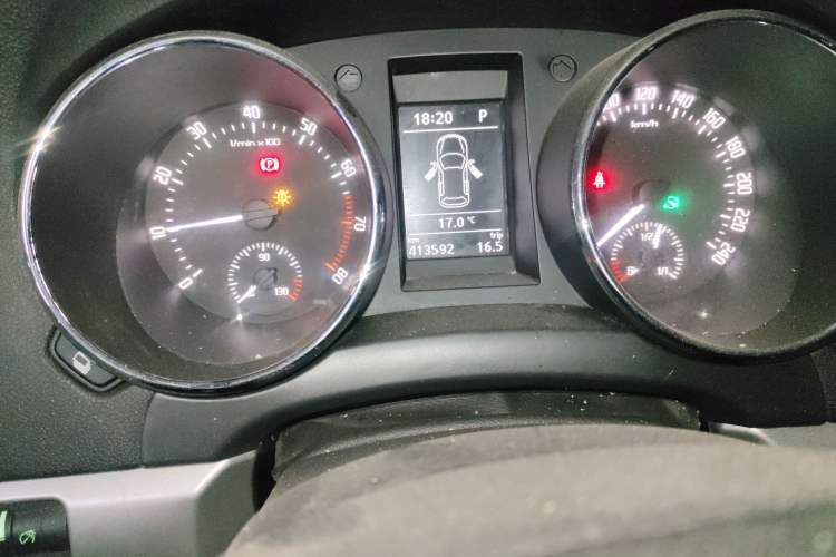 Used Skoda Yeti 2013 1.8T DSG Prestige Edition Odometer Close Up