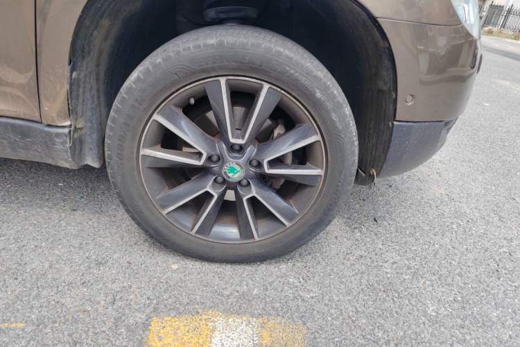Used Skoda Yeti 2013 1.8T DSG Prestige Edition Right Front Wheel Hub