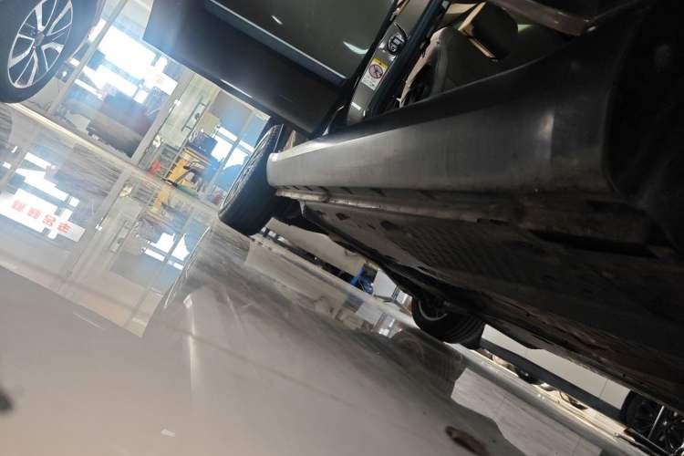 Used Skoda Yeti 2013 1.8T DSG Prestige Edition Right Side Sill