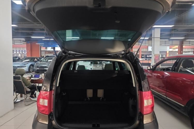 Used Skoda Yeti 2013 1.8T DSG Prestige Edition Trunk