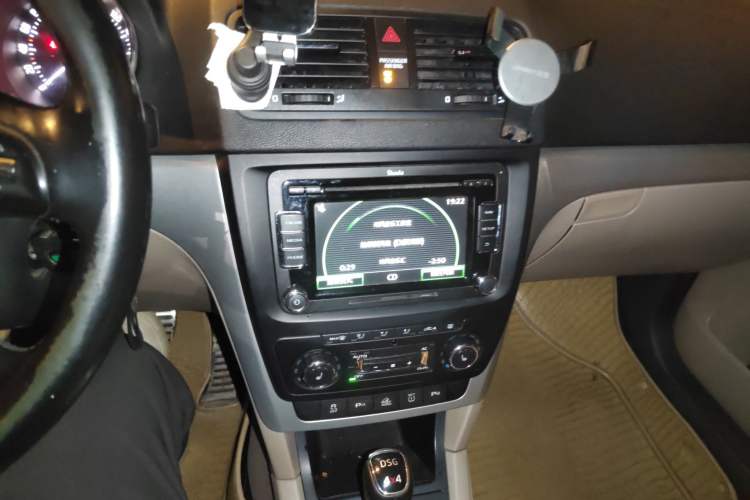 Used Skoda Yeti 2013 1.8T DSG Prestige Edition Audio And AC Panel
