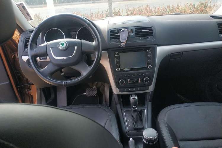 Used Skoda Yeti 2013 1.8T DSG Luxury Edition Center Console