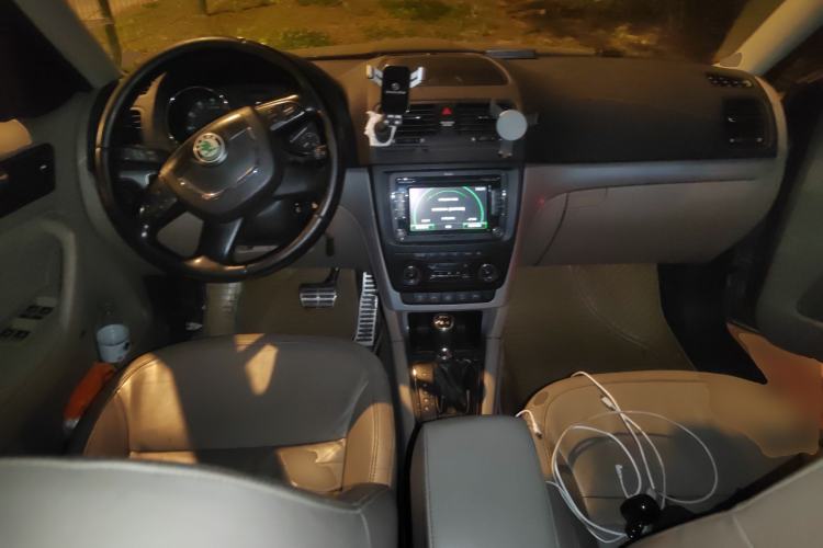 Used Skoda Yeti 2013 1.8T DSG Prestige Edition Center Console