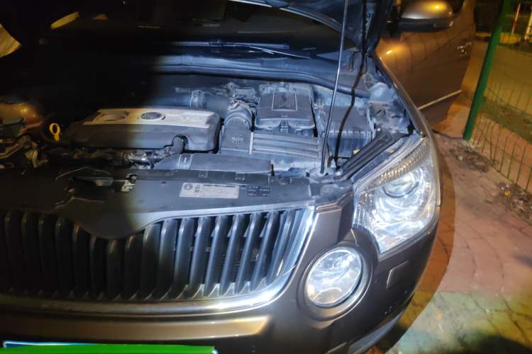 Used Skoda Yeti 2013 1.8T DSG Prestige Edition Engine Bay Left