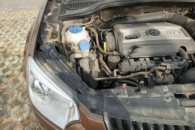 Used Skoda Yeti 2013 1.8T DSG Luxury Edition Engine Bay Right