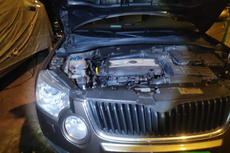 Used Skoda Yeti 2013 1.8T DSG Prestige Edition Engine Bay Right