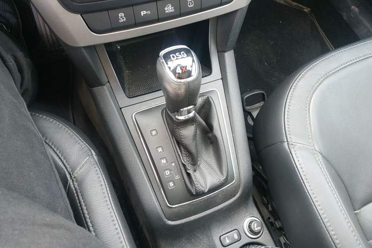 Used Skoda Yeti 2013 1.8T DSG Luxury Edition Gear Lever