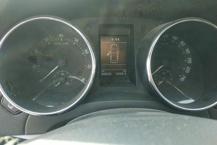 Used Skoda Yeti 2013 1.8T DSG Luxury Edition Odometer Close Up