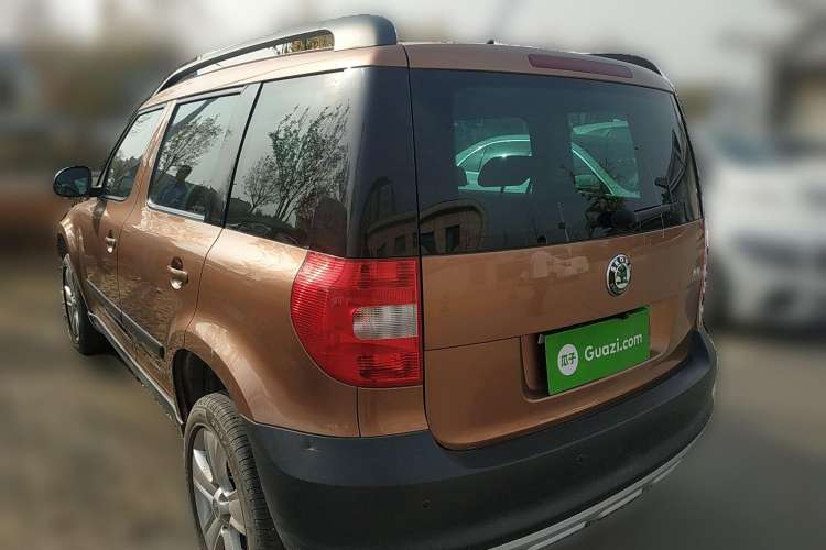 Used Skoda Yeti 2013 1.8T DSG Luxury Edition Rear Left 45 Deg