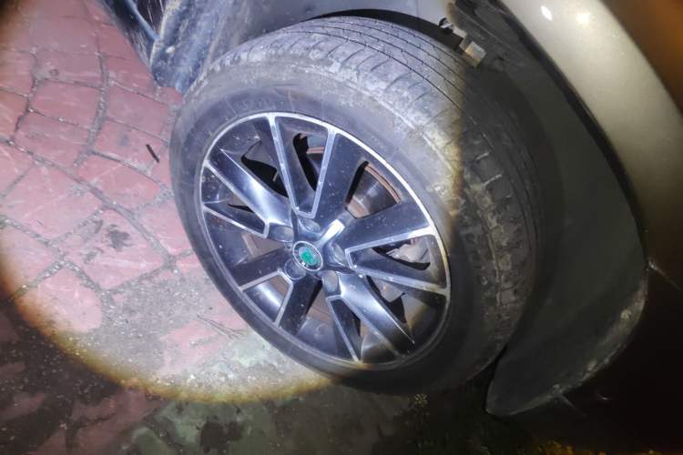Used Skoda Yeti 2013 1.8T DSG Prestige Edition Right Front Wheel Hub