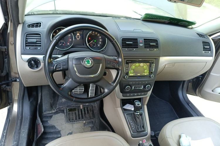 Used Skoda Yeti 2013 1.8T DSG Prestige Edition Center Console