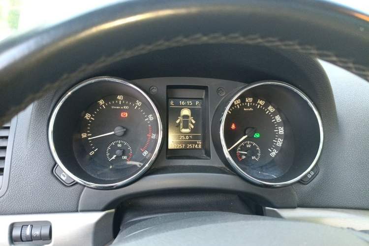 Used Skoda Yeti 2013 1.8T DSG Prestige Edition Instrument Cluster