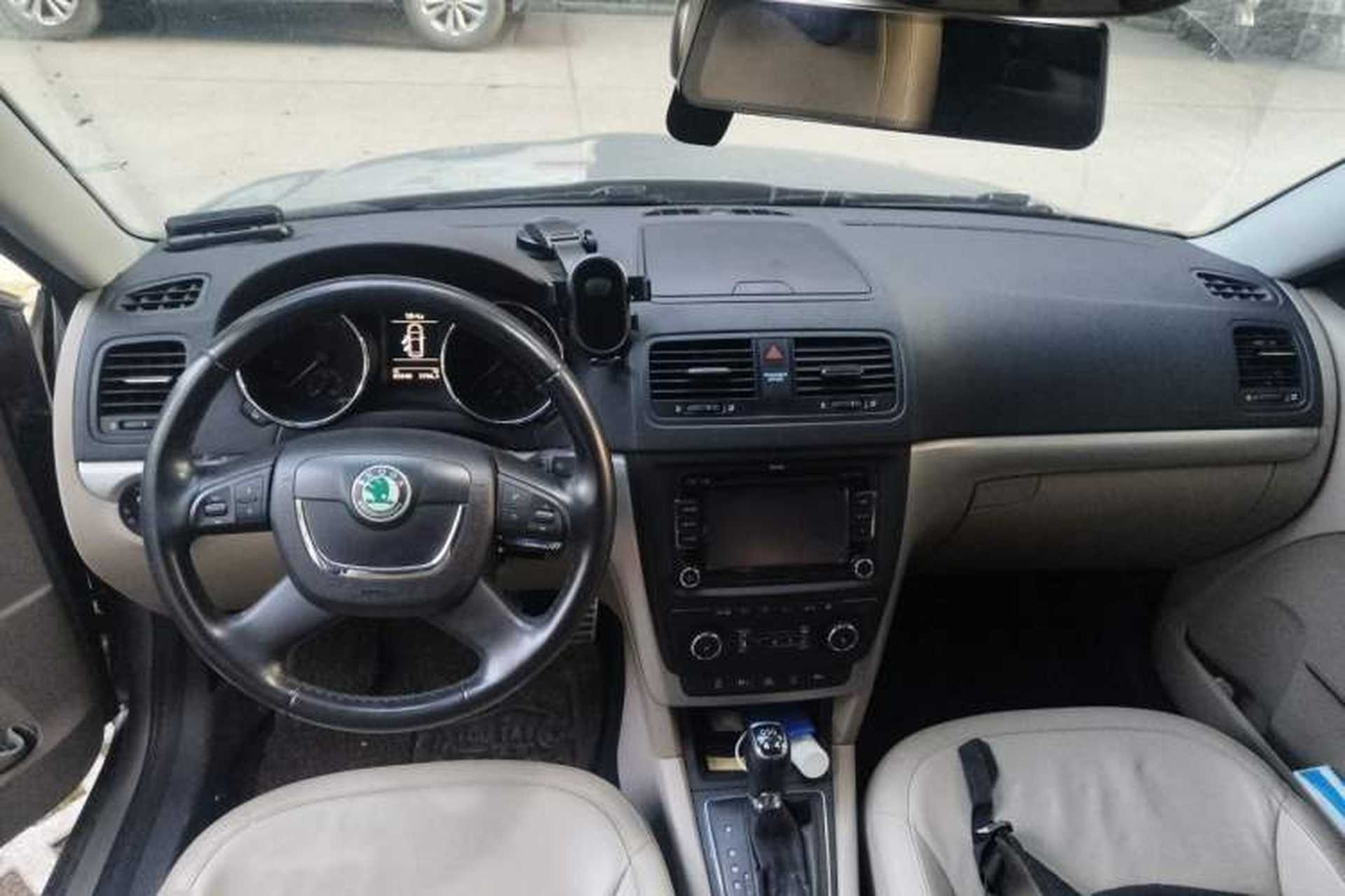 Used Skoda Yeti 2013 1.8T DSG Prestige Edition Center Console