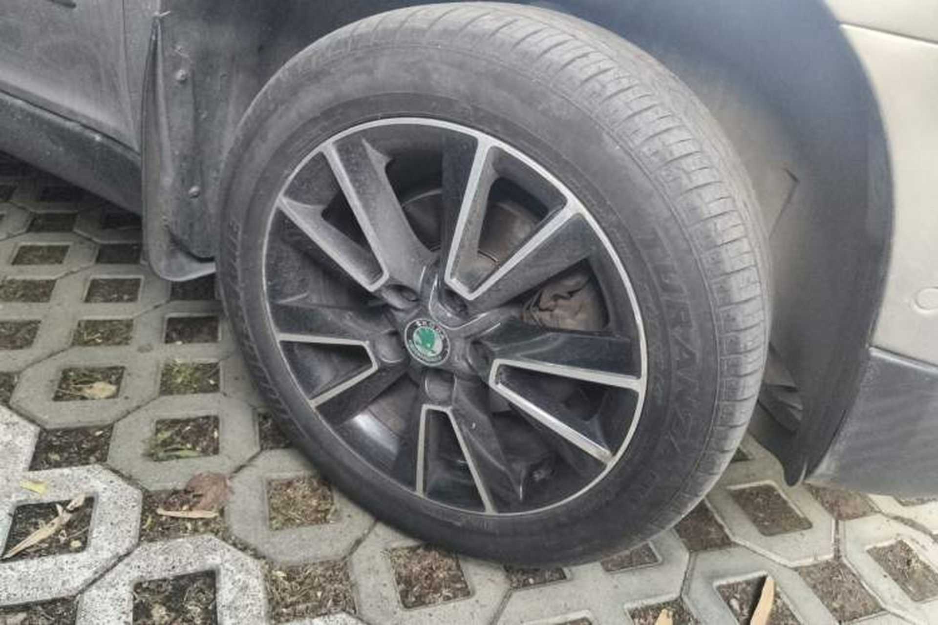 Used Skoda Yeti 2013 1.8T DSG Prestige Edition Right Front Wheel Hub
