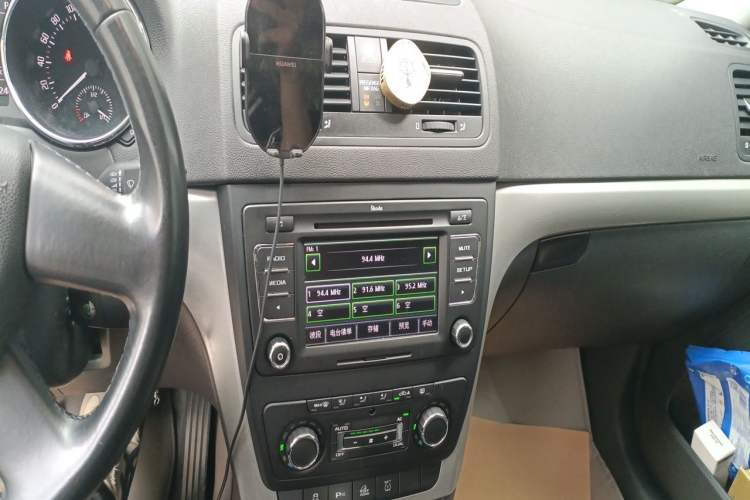 Used Skoda Yeti 2013 1.8T DSG Luxury Edition Audio And AC Panel