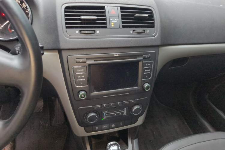 Used Skoda Yeti 2013 1.8T DSG Luxury Edition Audio And AC Panel
