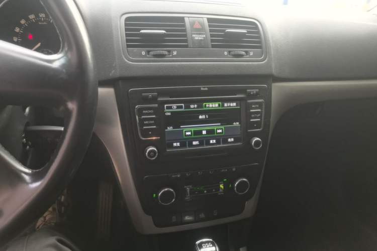Used Skoda Yeti 2013 1.8T DSG Luxury Edition Audio And AC Panel