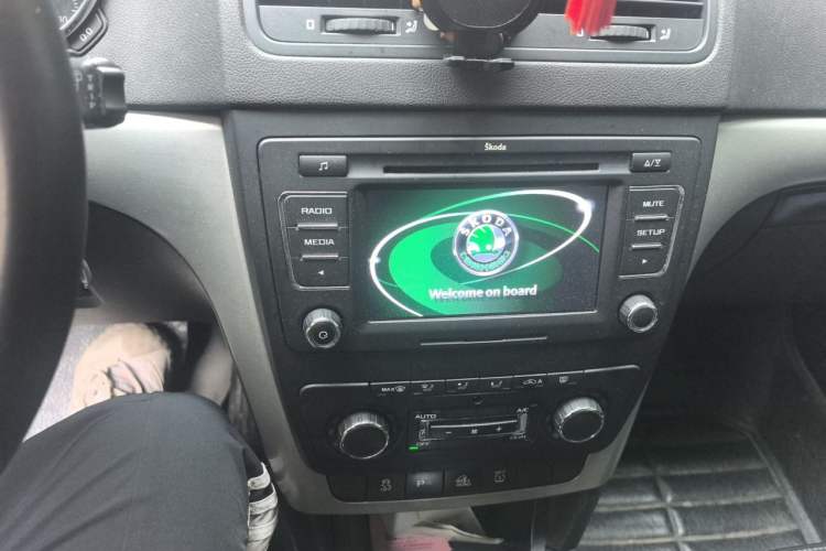 Used Skoda Yeti 2013 1.8T DSG Luxury Edition Audio And AC Panel