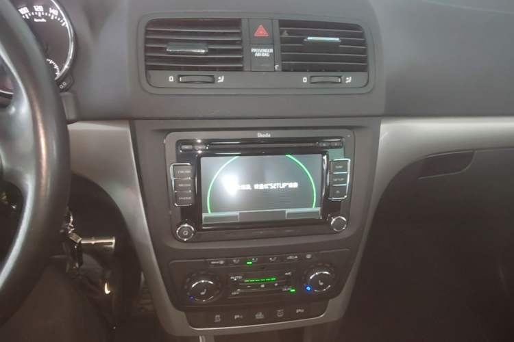 Used Skoda Yeti 2013 1.8T DSG Prestige Edition Audio And AC Panel