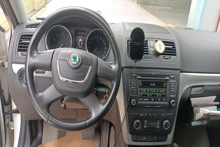 Used Skoda Yeti 2013 1.8T DSG Luxury Edition Center Console