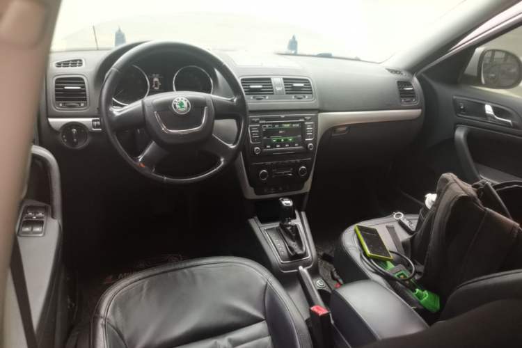 Used Skoda Yeti 2013 1.8T DSG Luxury Edition Center Console