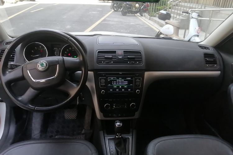 Used Skoda Yeti 2013 1.8T DSG Luxury Edition Center Console