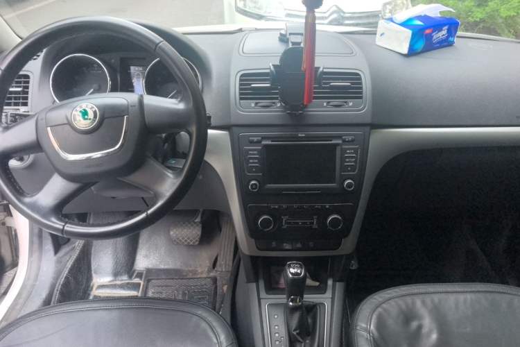 Used Skoda Yeti 2013 1.8T DSG Luxury Edition Center Console