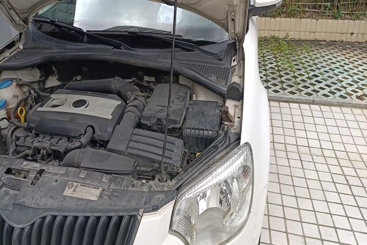 Used Skoda Yeti 2013 1.8T DSG Luxury Edition Engine Bay Left