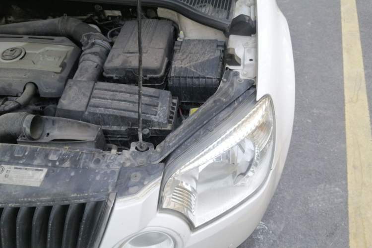 Used Skoda Yeti 2013 1.8T DSG Luxury Edition Engine Bay Left