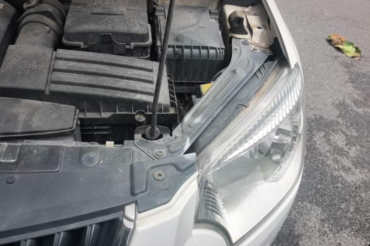 Used Skoda Yeti 2013 1.8T DSG Luxury Edition Engine Bay Left