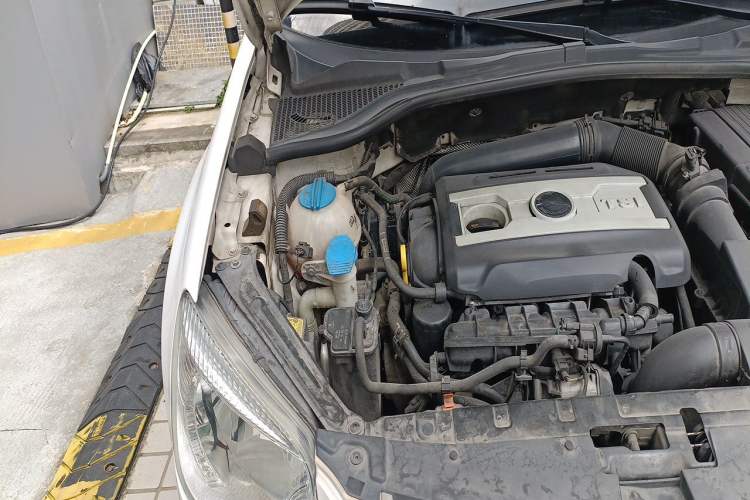 Used Skoda Yeti 2013 1.8T DSG Luxury Edition Engine Bay Right