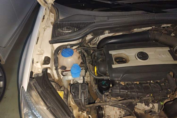 Used Skoda Yeti 2013 1.8T DSG Luxury Edition Engine Bay Right